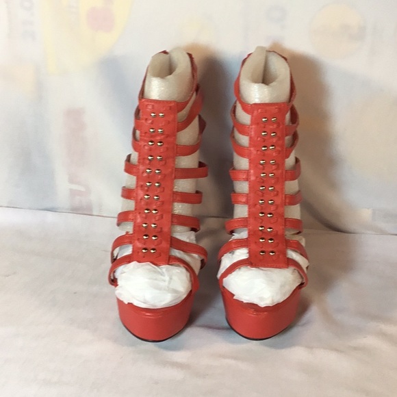 Red Circle - Picture 2 of 5